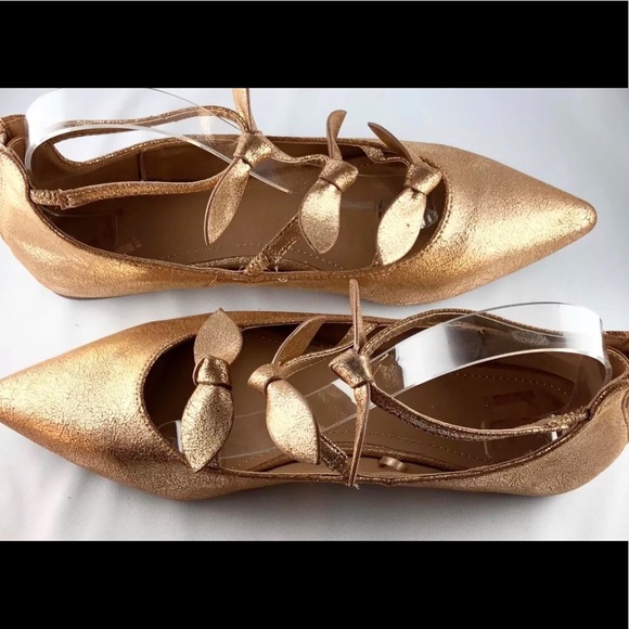 Report Larchmont Triple Bow Gold Pointed Toe Flats - Picture 2 of 6